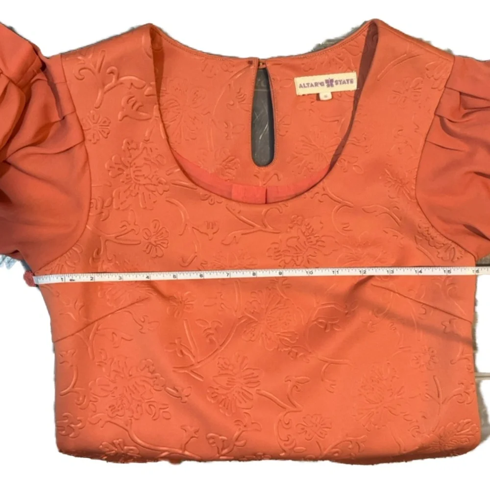 Altar'd State Coral 3/4 Bell Sleeve Embossed Dress Size Large - Picture 4 of 6